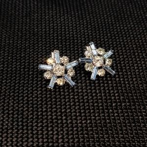 B. David Vintage Snowflake Clip-on Earrings